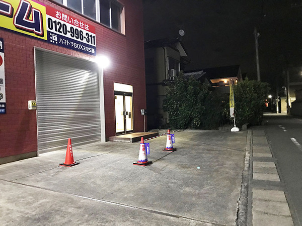 190415 ハマトラBOX24佐藤 外観と前道路.jpg